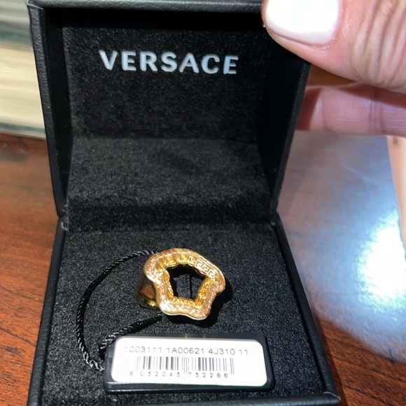 Versace Medusa 
Crystal Embellished Medusa Grace Ring size 7 - Picture 3 of 5